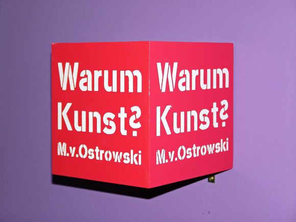 Martin von Ostrowski im Berliner Kunstsalon 2004, Installation: Warum Kunst?