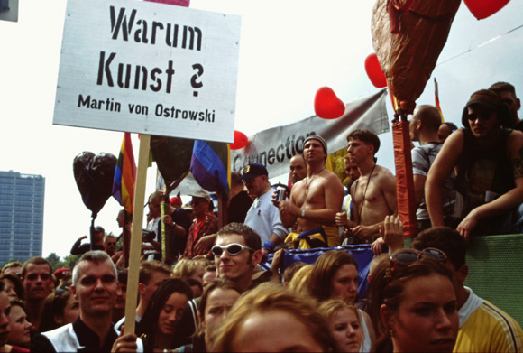Martin von Ostrowski: Warum Kunst? Love Parade 1996, Foto: Jörg Vollbrecht