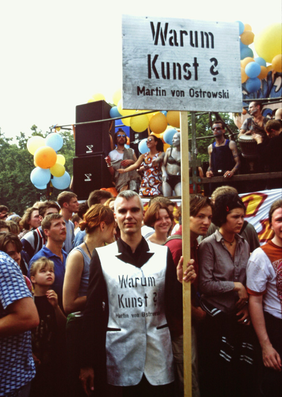 Martin von Ostrowski: Warum Kunst? Love Parade 1996, Foto: Jörg Vollbrecht